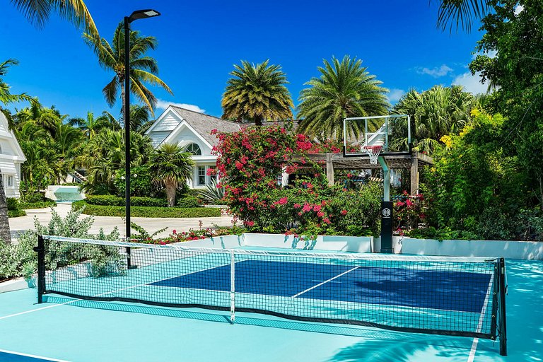 Tci007 - Luxury beachfront villa in Grace Bay