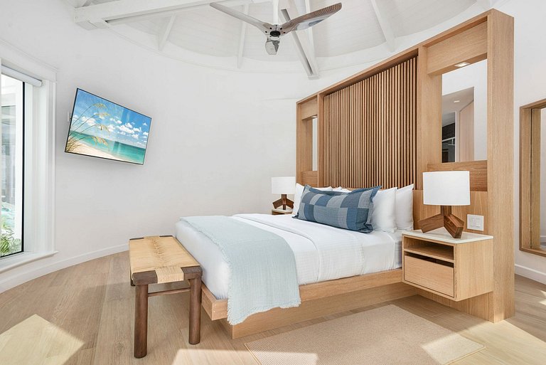 Tci007 - Luxury beachfront villa in Grace Bay
