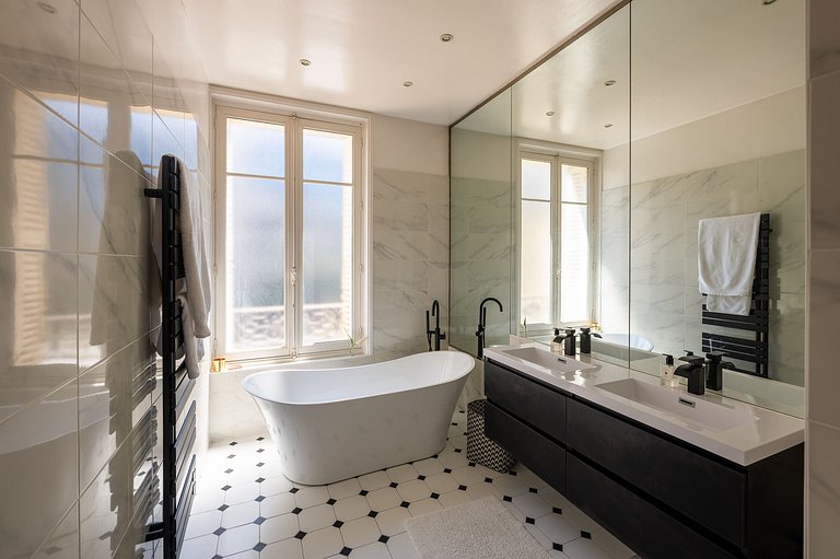Par147 - Spacious apartment close to Parc Monceau