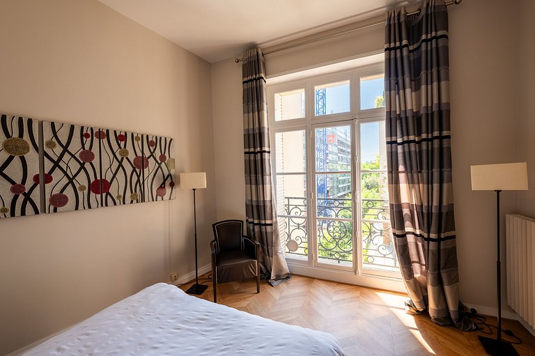 Par147 - Spacious apartment close to Parc Monceau