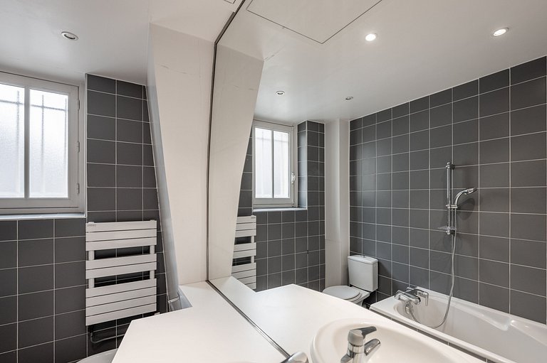 Par147 - Spacious apartment close to Parc Monceau