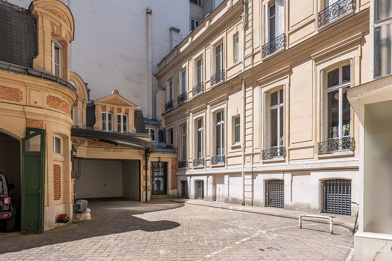 Par147 - Spacious apartment close to Parc Monceau