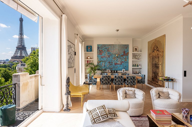 Par066 – Sophisticated Paris Retreat with Iconic Views