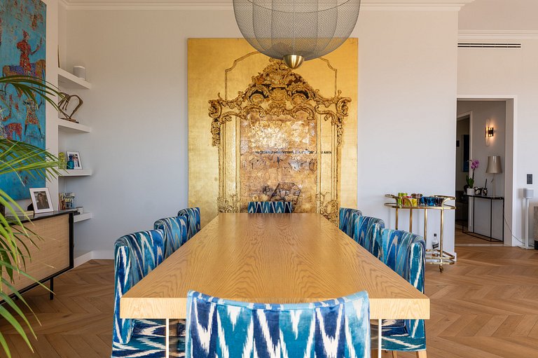 Par066 – Sophisticated Paris Retreat with Iconic Views