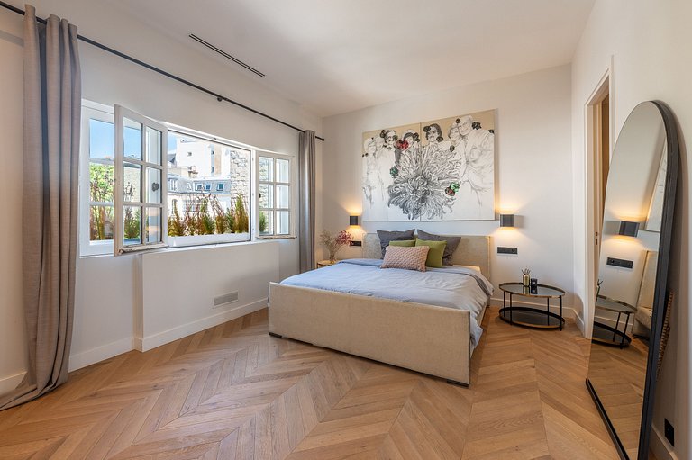 Par066 – Sophisticated Paris Retreat with Iconic Views