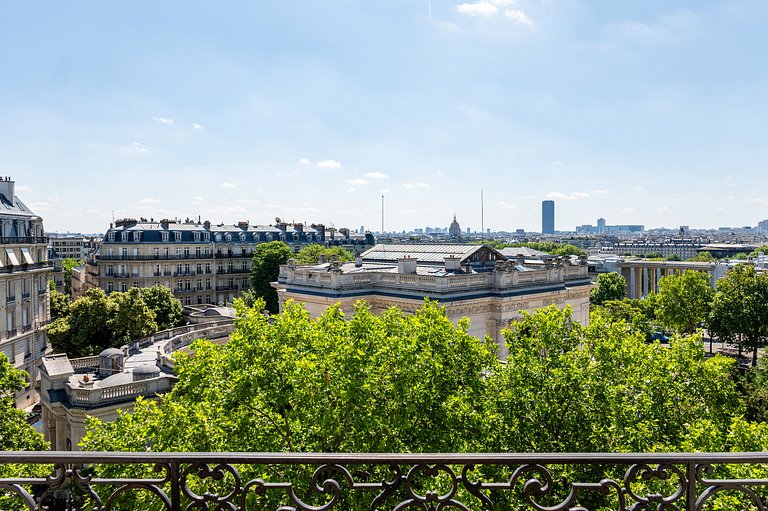 Par066 – Sophisticated Paris Retreat with Iconic Views