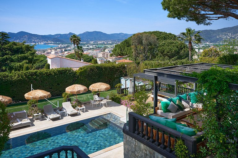 Azu073 - Elegant Stone Villa with Sea View