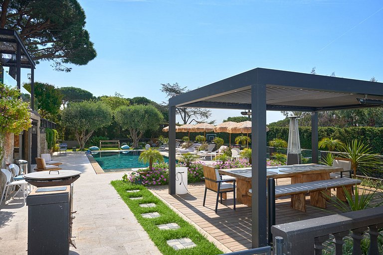 Azu073 - Elegant Stone Villa with Sea View