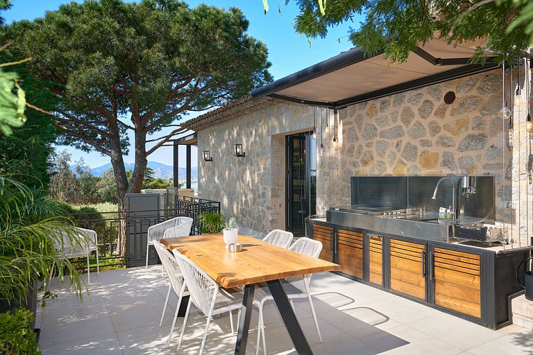 Azu073 - Elegant Stone Villa with Sea View