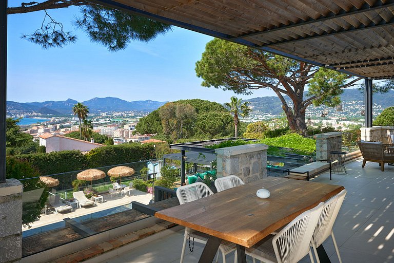Azu073 - Elegant Stone Villa with Sea View
