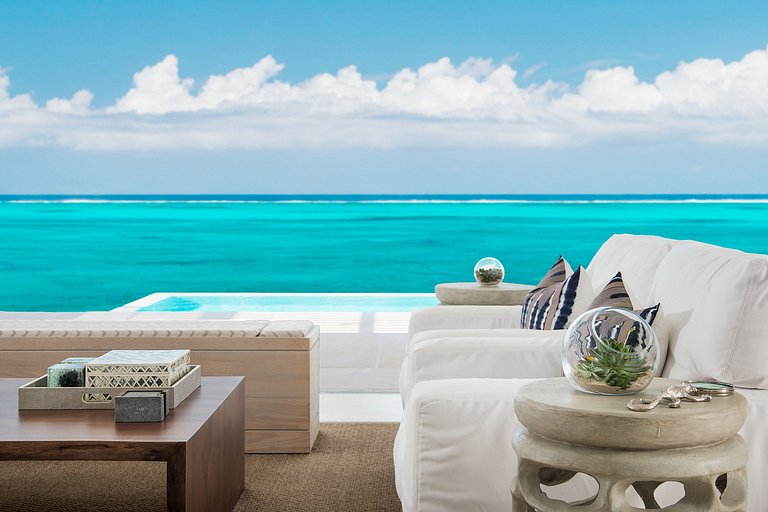 Tci024 – Luxurious beachfront villa in Turks and Caicos