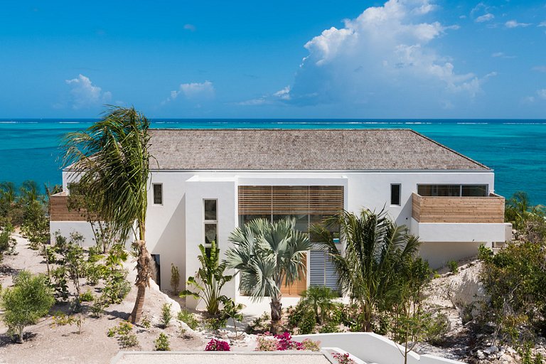 Tci024 – Luxurious beachfront villa in Turks and Caicos