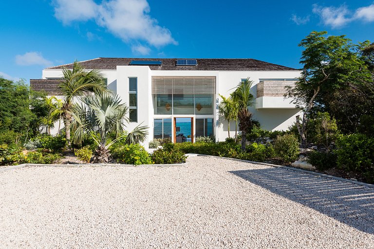 Tci024 – Luxurious beachfront villa in Turks and Caicos
