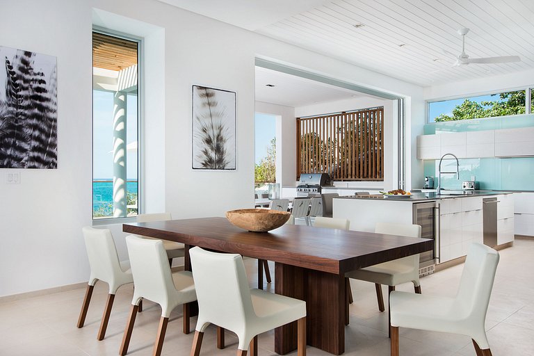 Tci024 – Luxurious beachfront villa in Turks and Caicos