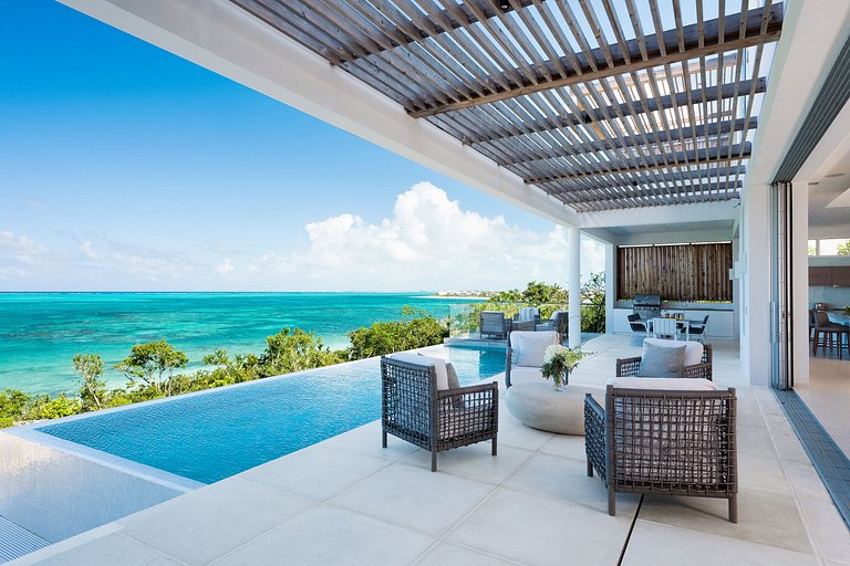 Tci024 – Luxurious beachfront villa in Turks and Caicos