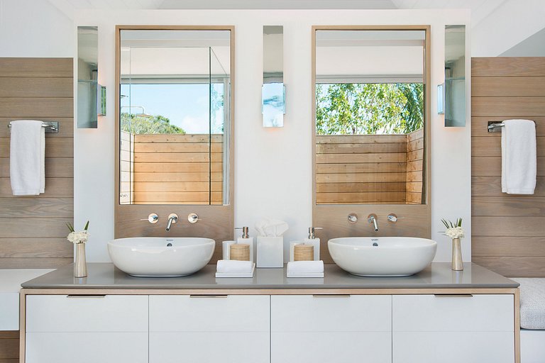 Tci024 – Luxurious beachfront villa in Turks and Caicos