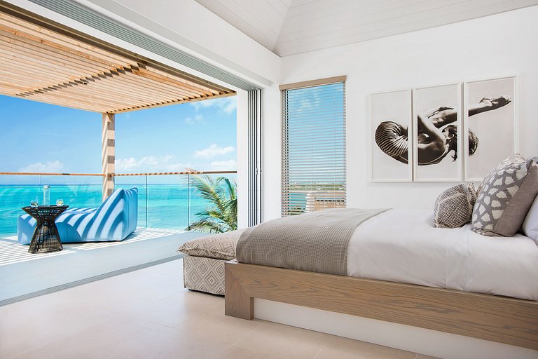 Tci024 – Luxurious beachfront villa in Turks and Caicos