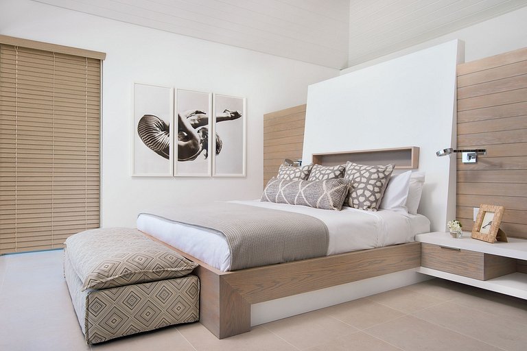 Tci024 – Luxurious beachfront villa in Turks and Caicos