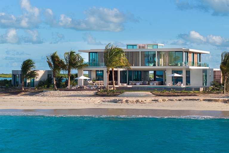 Tci009 – Luxury beachfront villa in Emerald Point