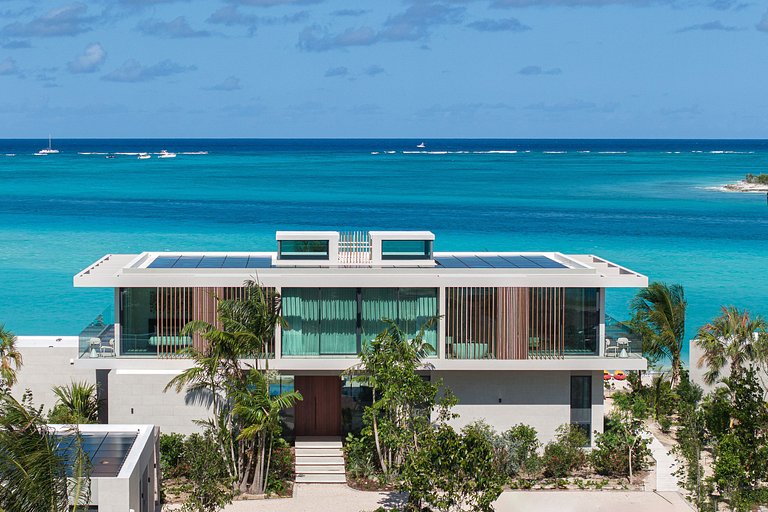 Tci009 – Luxury beachfront villa in Emerald Point