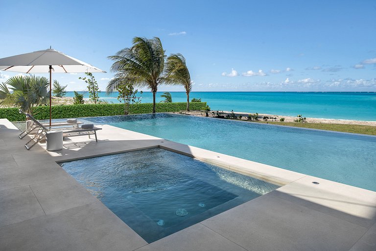 Tci009 – Luxury beachfront villa in Emerald Point