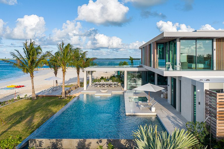 Tci009 – Luxury beachfront villa in Emerald Point