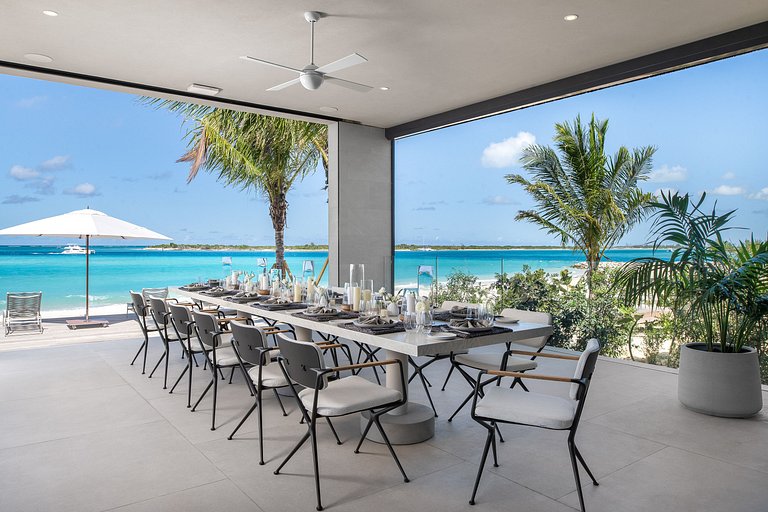 Tci009 – Luxury beachfront villa in Emerald Point