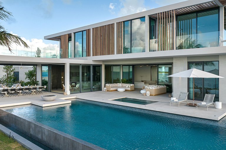 Tci009 – Luxury beachfront villa in Emerald Point