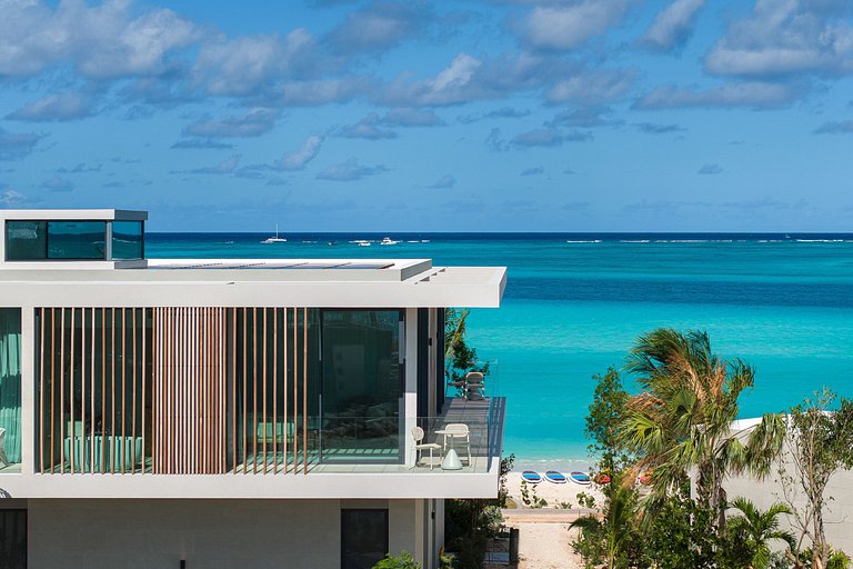 Tci009 – Luxury beachfront villa in Emerald Point