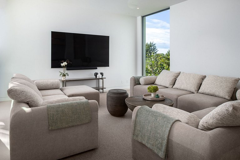 Tci009 – Luxury beachfront villa in Emerald Point