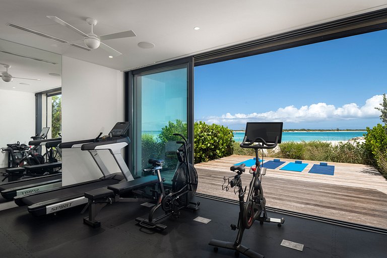 Tci009 – Luxury beachfront villa in Emerald Point