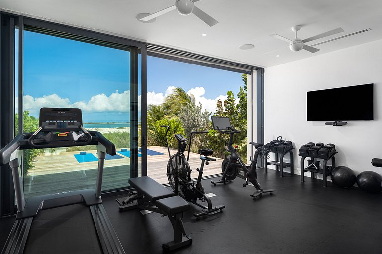 Tci009 – Luxury beachfront villa in Emerald Point