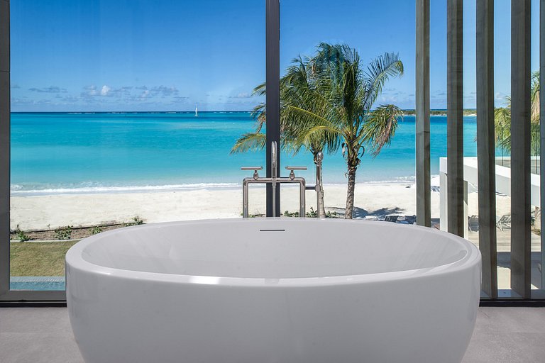 Tci009 – Luxury beachfront villa in Emerald Point