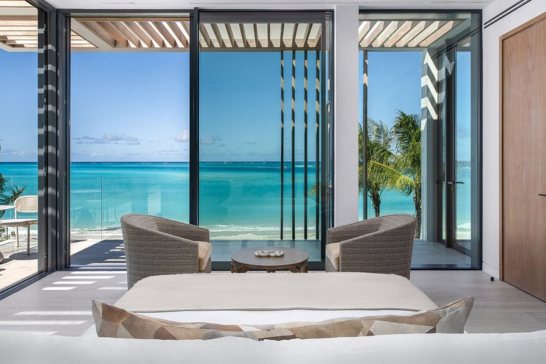 Tci009 – Luxury beachfront villa in Emerald Point