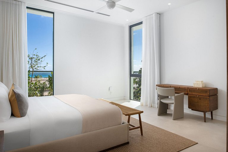 Tci009 – Luxury beachfront villa in Emerald Point