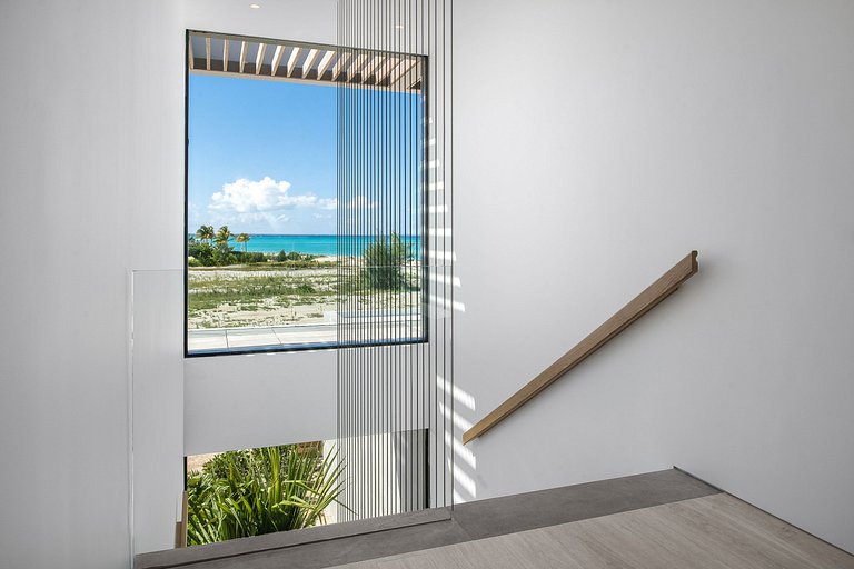 Tci009 – Luxury beachfront villa in Emerald Point
