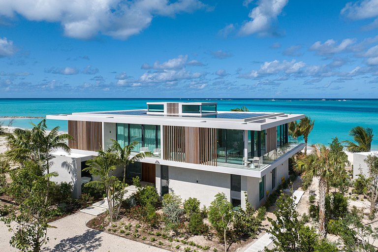 Tci009 – Luxury beachfront villa in Emerald Point