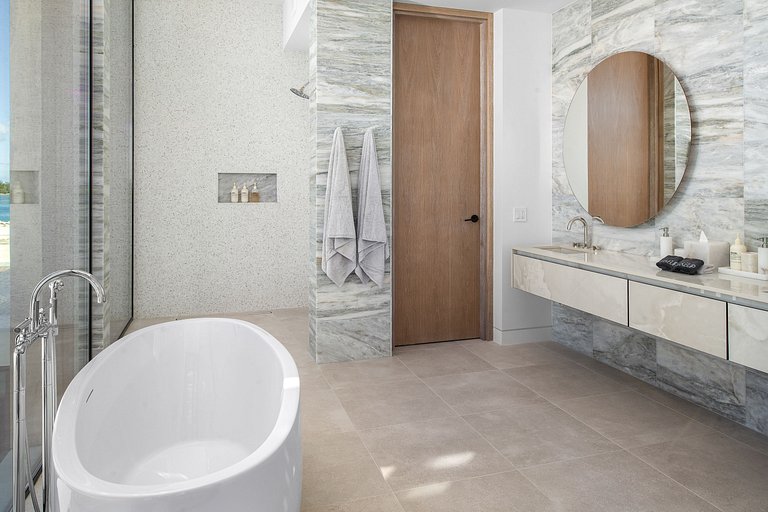 Tci009 – Luxury beachfront villa in Emerald Point