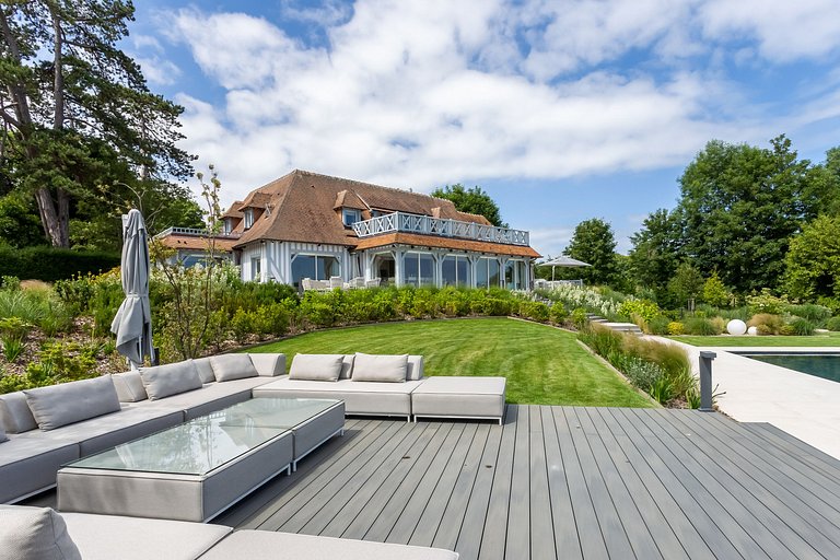 Nor008 - Exceptional Norman Property with View