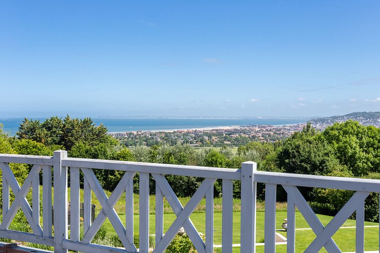 Nor008 - Exceptional Norman Property with View