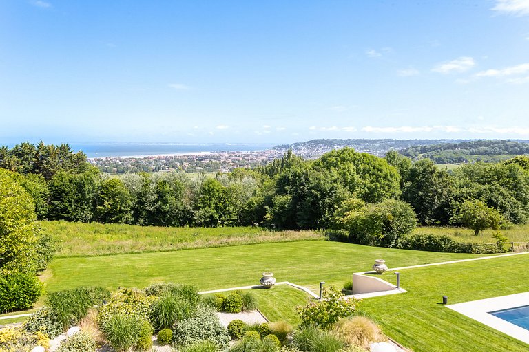 Nor008 - Exceptional Norman Property with View