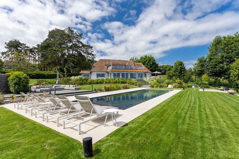 Nor008 - Exceptional Norman Property with View