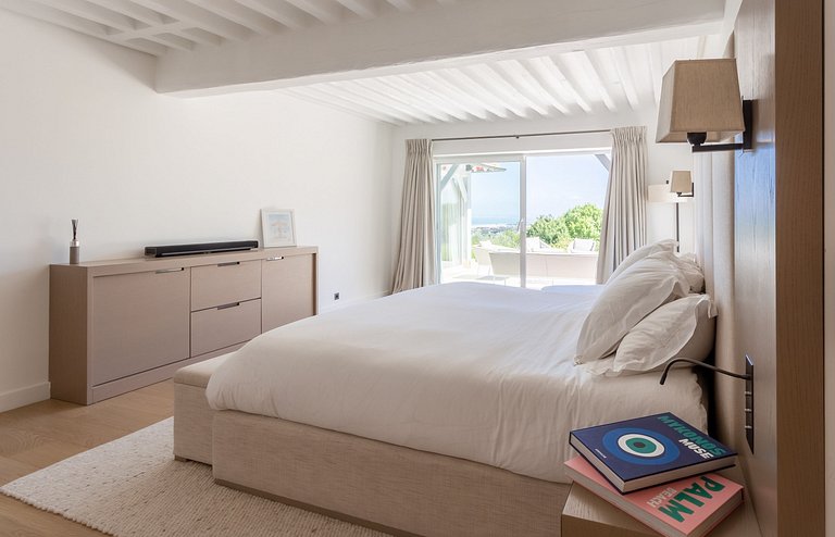 Nor008 - Exceptional Norman Property with View