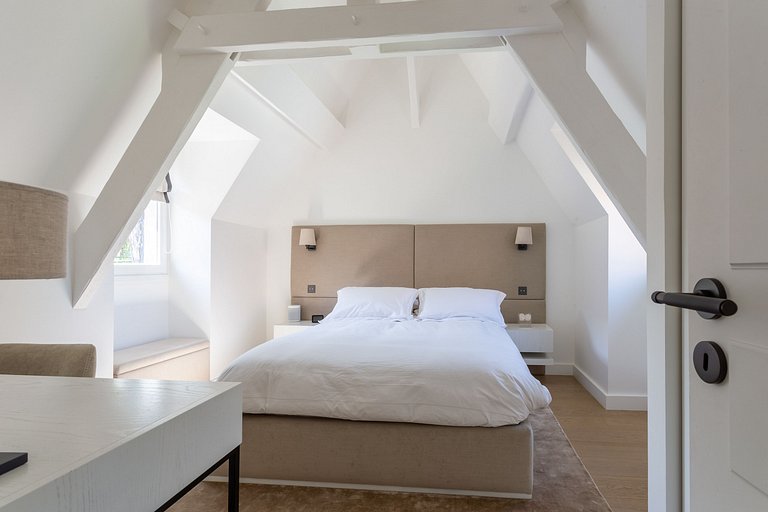 Nor008 - Exceptional Norman Property with View