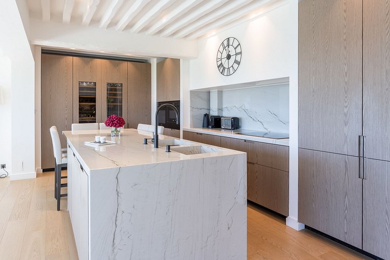 Nor008 - Exceptional Norman Property with View