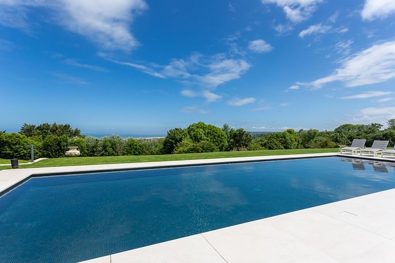 Nor008 - Exceptional Norman Property with View