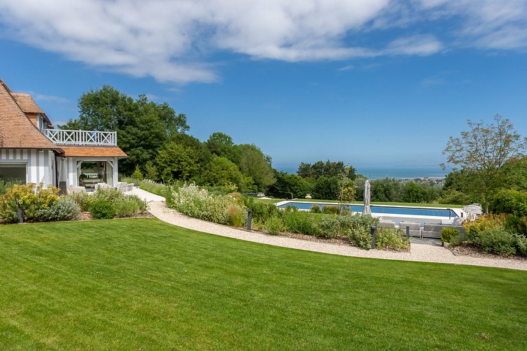 Nor008 - Exceptional Norman Property with View