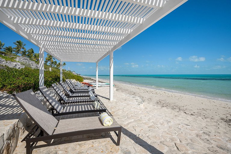 Tci012 – Oceanview villa with pool in Long Bay