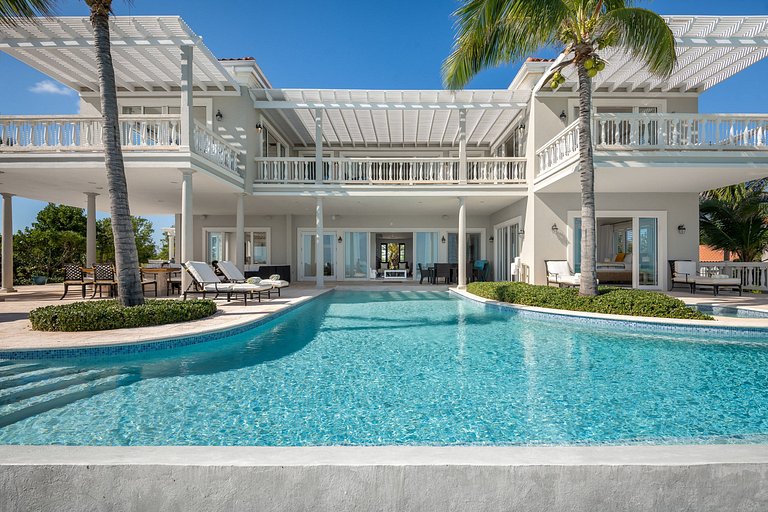 Tci012 – Oceanview villa with pool in Long Bay
