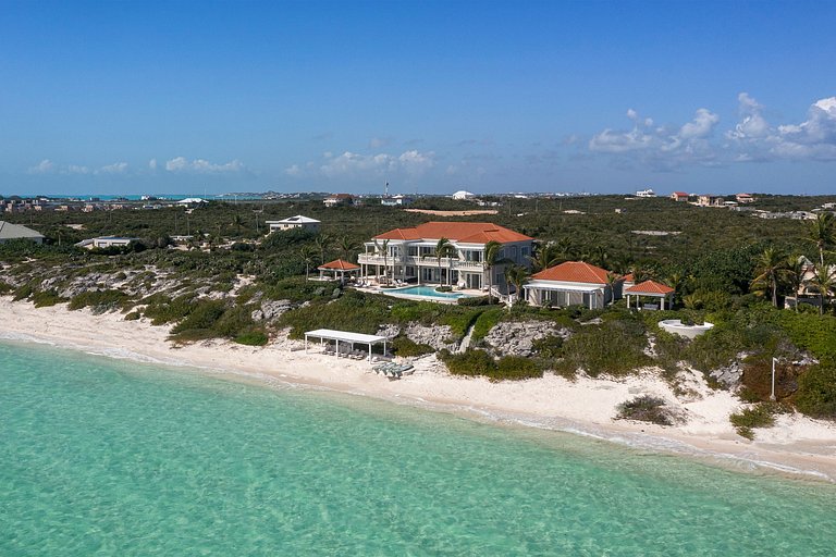 Tci012 – Oceanview villa with pool in Long Bay